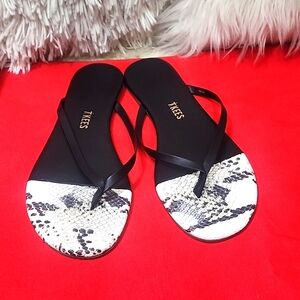 TKEES SANDALS